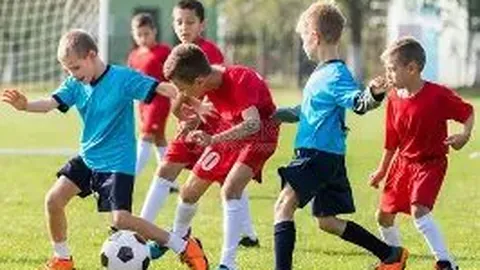 亚冬会女子单板滑雪大跳台：熊诗芮摘金，张小楠获银